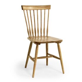 Birka pinnstol i oljad ek från Torkelson. Snyggt svarvade pinnar i ryggen och skönt formad sits.