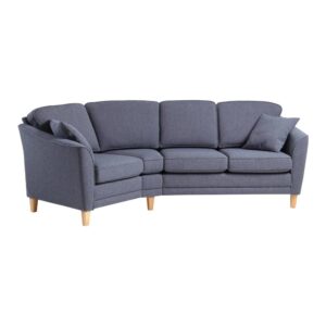 Flexi är en smidig byggbar soffa från svenska Bröderna Andersson. Svenskt hantverk. Här som en svängd variant i blått tyg.