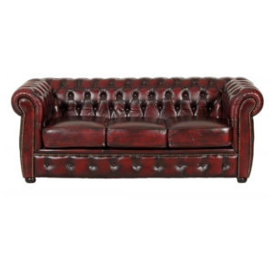 Liverpool 3-sits soffa i chesterfield modell från Haga Gruppen. Klädd i oxblodsfärgat läder.
