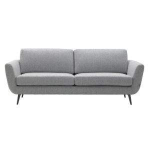 Smile grå 3-sits soffa från Furninova. Stilrent formspråk i retrostil med rundade hörn och smalare, något högre, snedställda ben i metall.