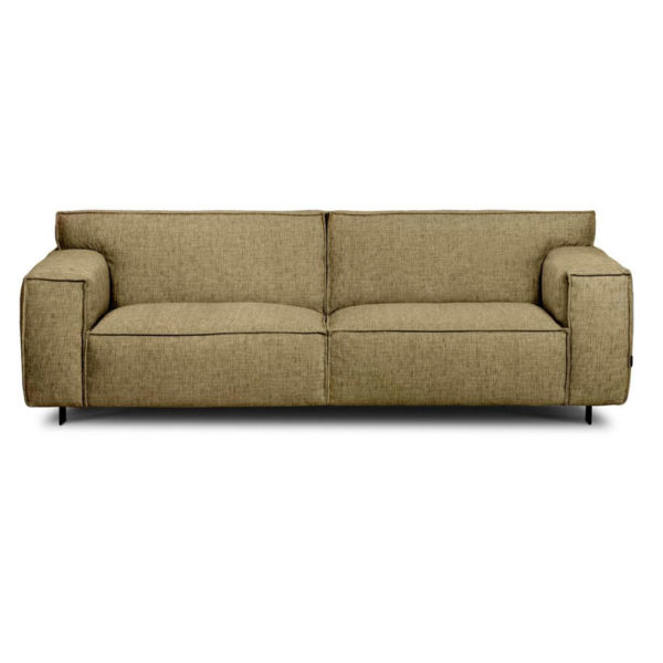 Furninovas 3-sits soffa Vesta Special har snygga sömmar som ger ett kaxigt uttryck.
