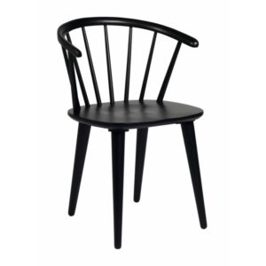 Rowicos stol Carmen i stilren design med svängd rygg och bred sittyta. Pinnstolen är i svartlackat trä.
