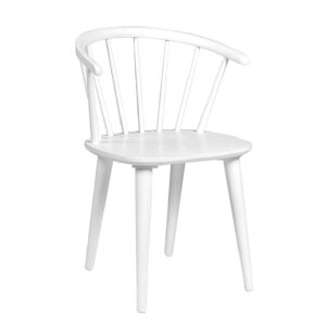 Rowicos stol Carmen i stilren design med svängd rygg och bred sittyta. Pinnstolen här som vitlackad variant.