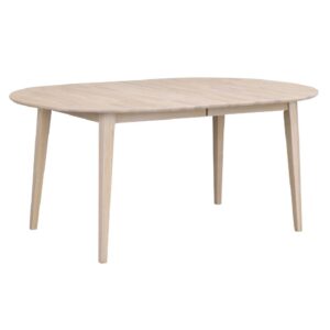 Filippa ovalt matbord i vitpigmenterad oljad ek från Rowico har en medföljande iläggsskiva. Bordet kan kompletteras med ytterligare en iläggsskiva så med två iläggsskivor blir bordet hela 250 cm.