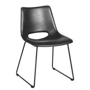 Manning svart stol från Rowico har en dekorativ öppning i ryggen och skön sits i konstläder. Stolen har lätt utsvänga ben i svart metall.