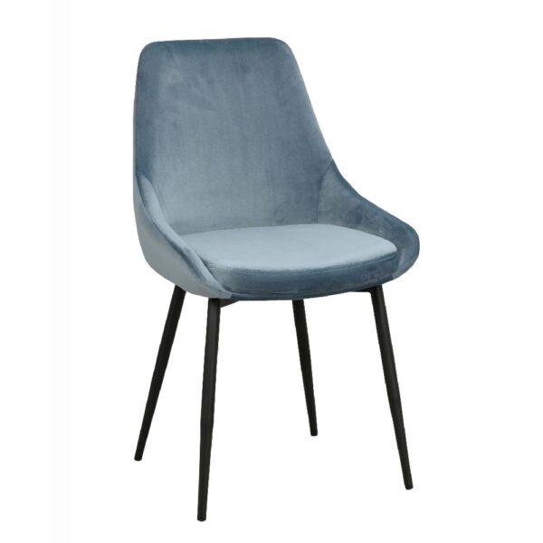 Sierra stol från Rowico har svarta metallben. Här är stolen klädd i blått sammetstyg.