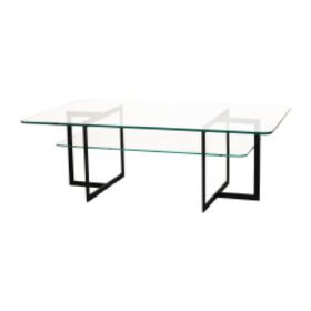 Square soffbord med stilrent underrede i svart metall och två glasskivor. Enkel och luftig design. Från Englesson.