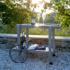 Fri Form serveringsvagn i grå aluminium.