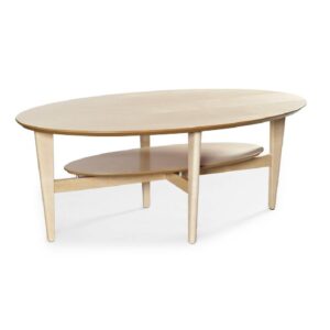 Distans120 i björk från BordBirger är ett ovalt soffbord. Bordet har en indragen underhylla vilandes på stommens krysstag, perfekt för extra förvaring av tidningar och dylikt.