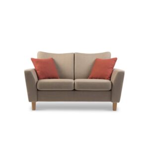 2-sits soffa System+ med armstöd Julia. Klädd i sandfärgat tyg, tillverkad av Brunstad.