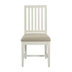 Englessons snygga stol Classic med stomme i whitewash med ribbad rygg och sits klädd i beige tyg.