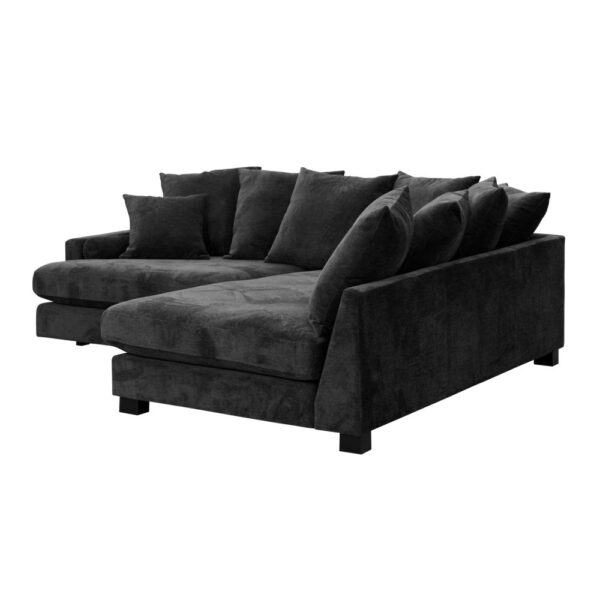 Sidovy på All-In soffa med cozyavslut. Klädd i grått tyg. Tillverkad av Burhéns.