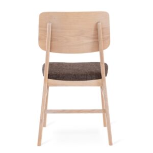 Vy på baksida av stol Stevie i vitoljad ek med brun tygsits. Tillverkad av Torkelson.