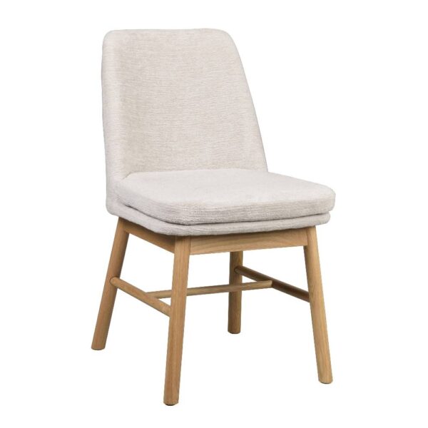 Amesbury stol från Rowico. Stolen är klädd i ett mjukt ljusbeige tyg med fin struktur. Ben av lackad ek.
