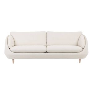 Ross 3,5-sits soffa från Brunstad har ett mjukt utseende med strama ytterlinjer. Här i tyg Alta samt med vitoljade ben.