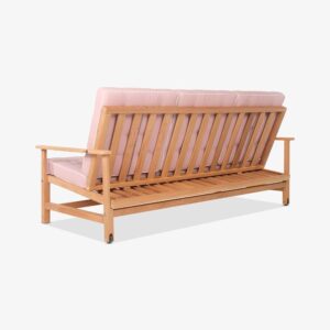 Baksidan av Fri Forms 3-sits soffa 1209. Här i träslaget Redwood samt kompletterad med milt rosa dynor.