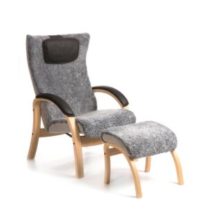 Easy fåtölj med pall fårskinn Graphite, klädd arm