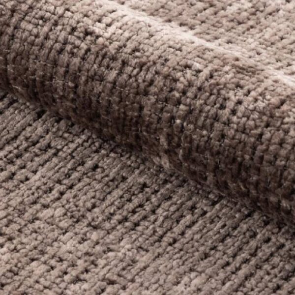 Närbild på tyg Juto Dusty Brown.
