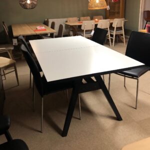 Matgrupp SM11 med butterflyskivor stolar SM58