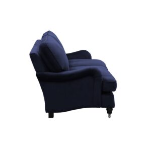 Sidovy av Oxford 3-sits soffa i howardmodell från Burhéns. Sammetstyg Meda i mörkblått.