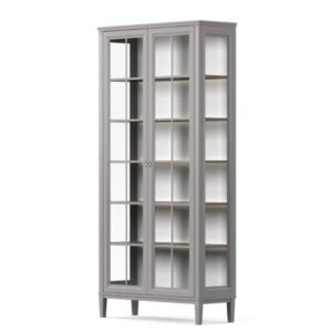 Vinklad vy av Stockholm 2.0, 2-dörrars vitrinskåp i grått med belysning, från Englesson.