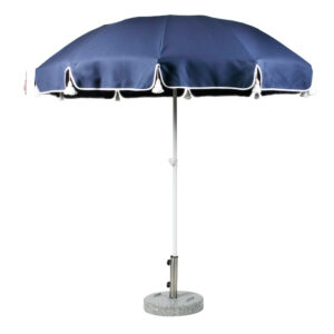 Parasoll från Fri Form i mörkblått dralontyg och dekorativa tofsar.