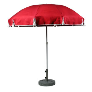 Parasoll från Fri Form i rött dralontyg och dekorativa tofsar.